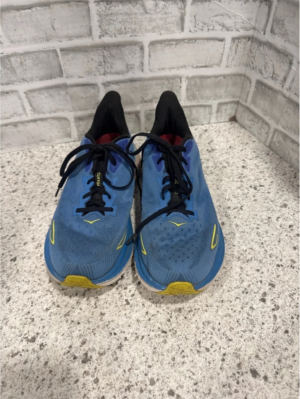 Hoka Clifton 9 Men's Blue Running Shoes with Yellow Accents, Size 10.5 D